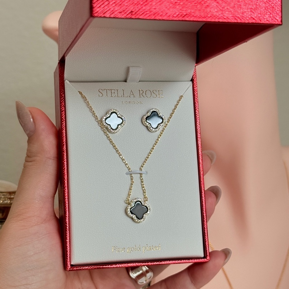 Gold Plated Black Enamel Elegant SET - Picture 5 of 7